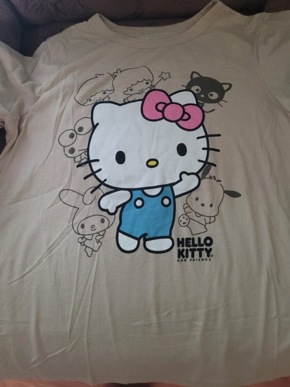Hello Kitty beige t shirt